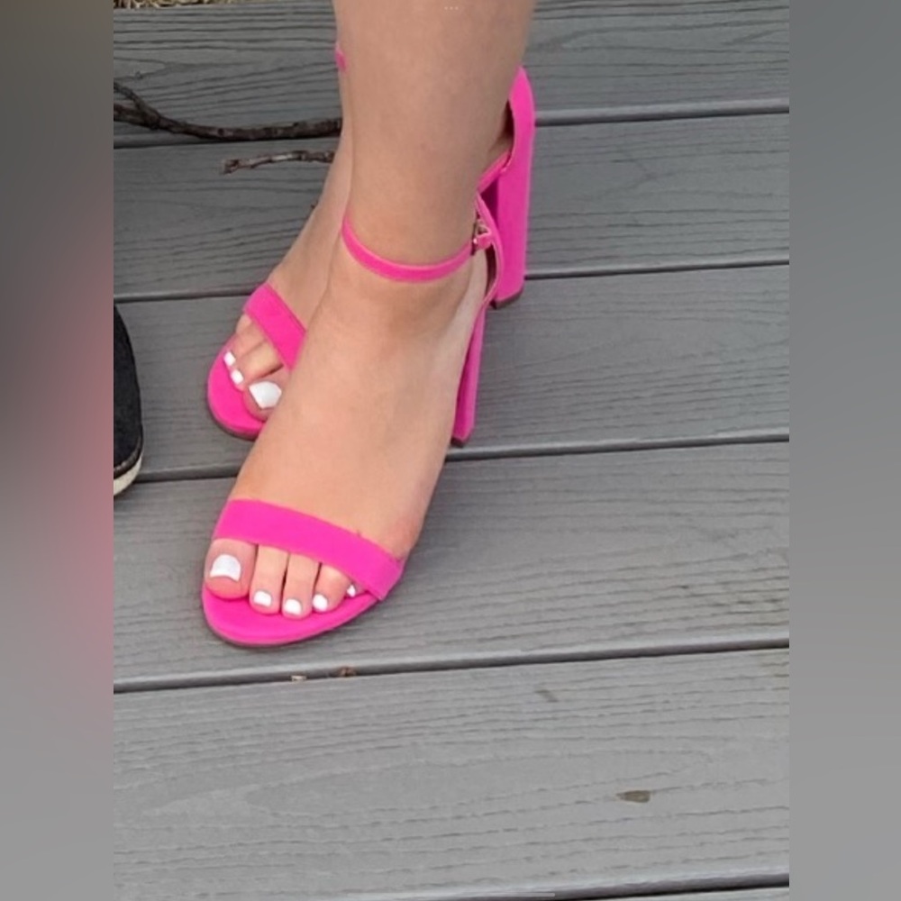 Hot pink heals